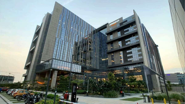 రెండు మహానగరాల మధ్య పోటీ