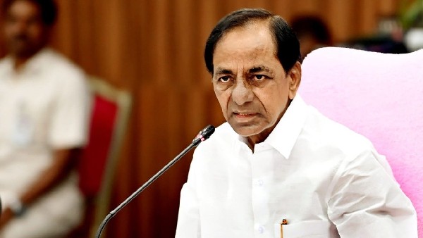  గతంలో కేసీఆర్ కు గుడి.. ఆపై అమ్మకానికి పెట్టిన అభిమాని 