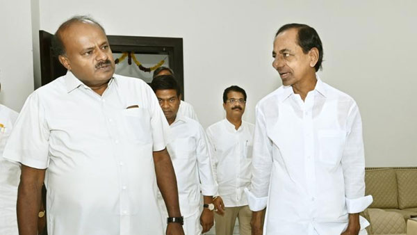 దసరాలోగా కీలక నిర్ణయం: కేసీఆర్‌తో భేటీపై కుమారస్వామి