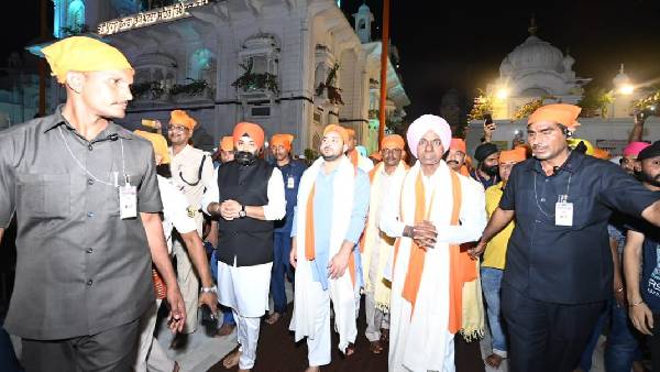 Telangana CM KCR sported a Pagdi at a Gurudwara in Patna and offered prayers Telangana CM KCR sported a Pagdi at a Gurudwara in Patna and offered prayers