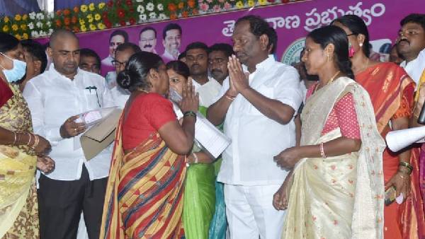 సంక్షేమ పథకాలను, ఉచితాలని విమర్శించొద్దు.. ప్రతిపక్షాలకు మంత్రి సలహా సంక్షేమ పథకాలను, ఉచితాలని విమర్శించొద్దు.. ప్రతిపక్షాలకు మంత్రి సలహా