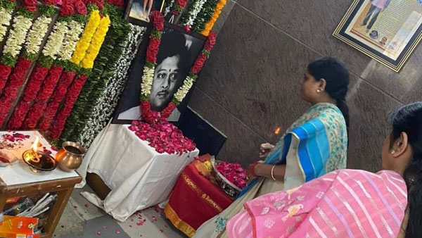 ys vijayamma console Krishnam Raju family members at Hyderabad