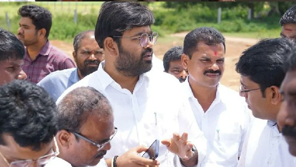 జగన్ కోసం వెయిటింగ్