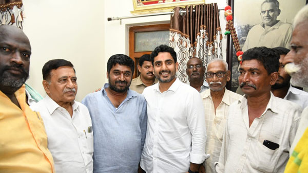 శ్రీకృష్ణ ప్రసాద్ ఇంటికి వెళ్లిన లోకేష్! శ్రీకృష్ణ ప్రసాద్ ఇంటికి వెళ్లిన లోకేష్!