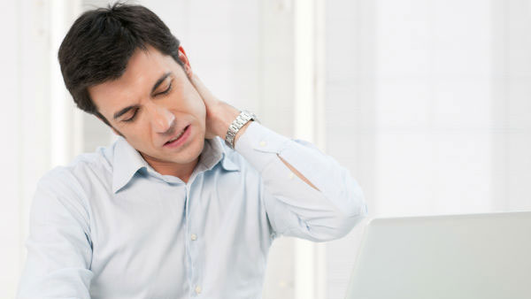 దీర్ఘకాలిక మెడనొప్పితో జరిగేదిదే దీర్ఘకాలిక మెడనొప్పితో జరిగేదిదే