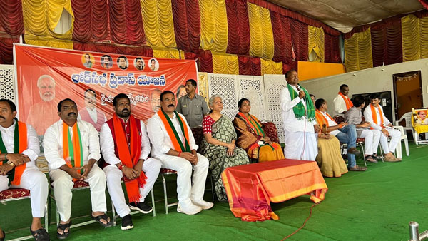 కేంద్రంపై రైతులకు అసత్య ప్రచారం చేస్తున్నారని ఆగ్రహం కేంద్రంపై రైతులకు అసత్య ప్రచారం చేస్తున్నారని ఆగ్రహం