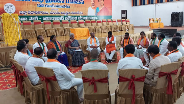 తొలినాడే సీఎం కేసీఆర్ ను టార్గెట్ చేసిన నిర్మలా సీతారామన్