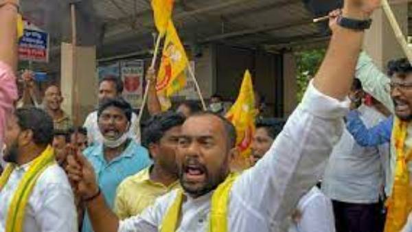 ఆర్టీసీ బస్సుల్లో గుడివాడకు చేరుకున్న మాజీ ఎమ్మెల్యేలు