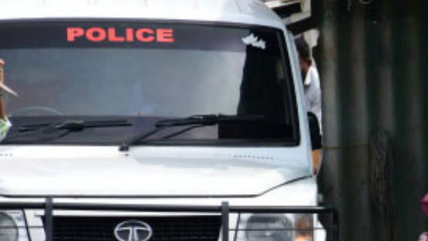 లేడీ పోలీసులు ఎంట్రీ