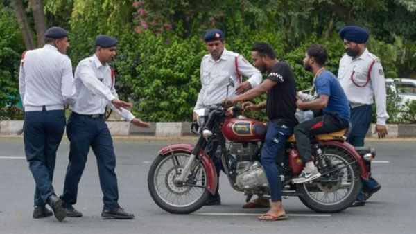 హెల్మెట్ ఉన్నప్పటికీ జరిమానా.. 