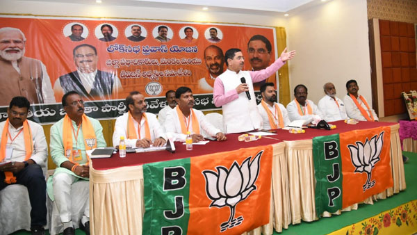 కేంద్రం నిధులిచ్చినా రాష్ట్రం పూర్తిగా వినియోగించుకోలేకపోతుంది