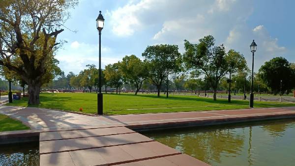 మోడీ ప్రసంగం నేపథ్యంలోనే పేర్ల మార్పు