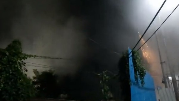 విషవాయువులు దట్టంగా వ్యాప్తితో