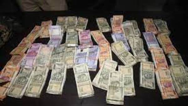 20 వేల విలువైన స్వీట్లు, చాక్లెట్లు మాయం అయ్యాయని యజమాని ఫిర్యాదు 