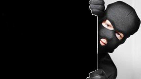  కేక్ లు కట్ చేసుకు తింది దొంగలేనా? దర్యాప్తు చేస్తున్న పోలీసులు 