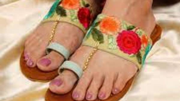 ఇతరుల చెప్పులు వేసుకుంటున్నారా?