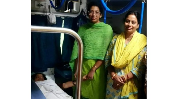 A medical student gave birth to a woman in a train A medical student gave birth to a woman in a train