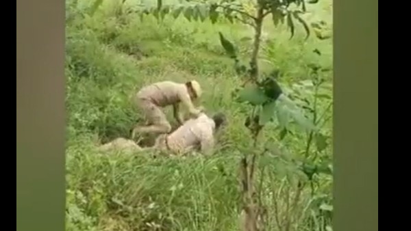 Video Viral:Two Police have a fight after taking liquor in Uttarpradesh,see what happened Video Viral:Two Police have a fight after taking liquor in Uttarpradesh,see what happened