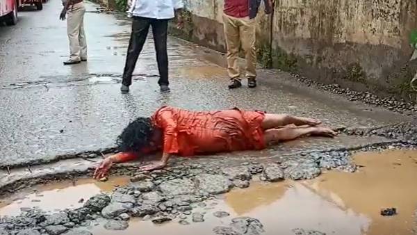 దెబ్బ తిన్న రోడ్లు