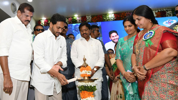 చక్రం తిప్పిన బొత్స