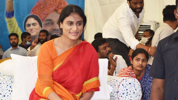 ఇది ప్రజాస్వామ్య పాలనా? రాచరిక పాలనా? ప్రశ్నించిన వైఎస్ షర్మిల