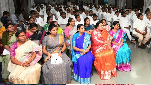27 మందిపై 27 మందిపై