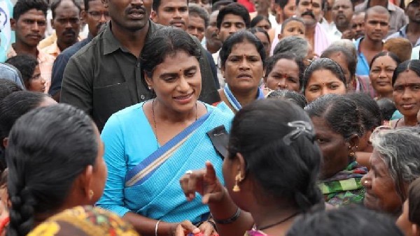 వైఎస్సార్ చరిత్ర తెలియకుండా మొరుగుతున్నారు: నిరంజన్ రెడ్డికి షర్మిల కౌంటర్ 