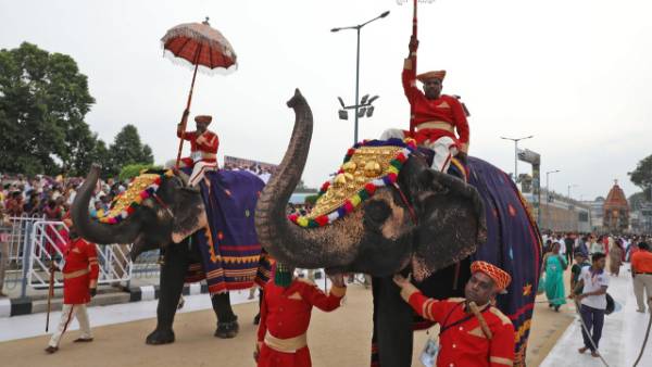  ఇంద్రియాలే గుర్రాలు,