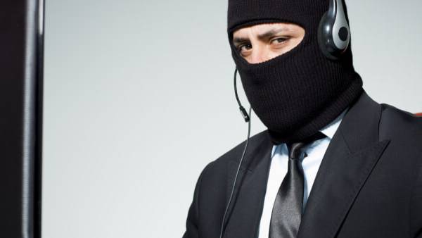  గూగుల్ యాడ్ స్పేస్ ద్వారా ఫేక్ సర్వీస్ సెంటర్ లు, సెర్చ్ లో మొదట కనిపించేలా మోసం 