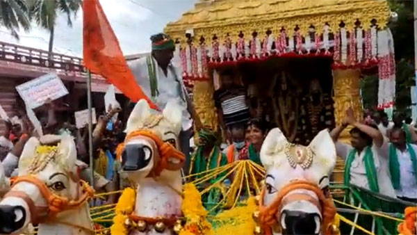 పోలీసులు వచ్చిన తర్వాతే సమస్య?