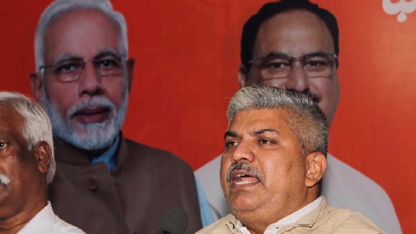 నేతన్నలకు బీజేపీ అన్యాయం చేస్తుందన్న రాపోలు 