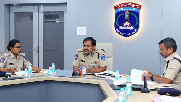  Smart CBS app for fast information!Cyberabad CP Stephen Ravindra started!
