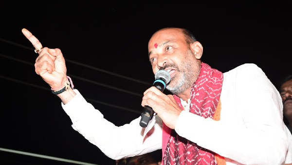 ఢిల్లీ వెళ్ళినా వాళ్ళు అనుకున్నది జరగదు : బండి సంజయ్ ఢిల్లీ వెళ్ళినా వాళ్ళు అనుకున్నది జరగదు : బండి సంజయ్