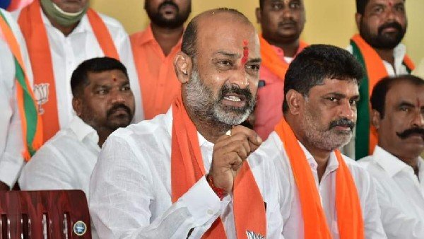 మునుగోడు ఎన్నికల ప్రచారంలో బండి సంజయ్ 