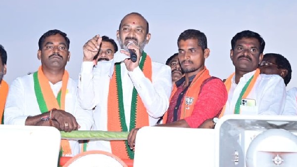 కేటీఆర్ జీఎస్టీ సమావేశంలో మాట్లాడిన వీడియోతో టార్గెట్ చేసిన బండి సంజయ్ కేటీఆర్ జీఎస్టీ సమావేశంలో మాట్లాడిన వీడియోతో టార్గెట్ చేసిన బండి సంజయ్