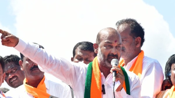 కేసీఆర్ కాన్వాయ్‌లో డబ్బుల సంచులంటూ బండి సంజయ్