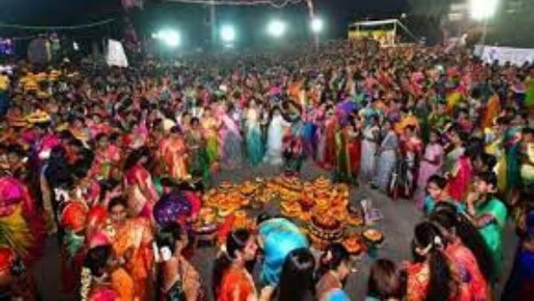 నేతగాని కులస్థుల బతుకమ్మ సంబరాల వెనుక రీజన్ ఇదే నేతగాని కులస్థుల బతుకమ్మ సంబరాల వెనుక రీజన్ ఇదే