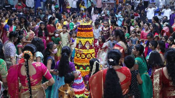 అలరించిన సాంస్కృతిక కార్యక్రమాలు