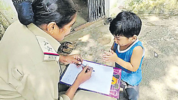 అమ్మే చాక్లేట్లు దొంగలిస్తోందంటూ సద్దాం ఫిర్యాదు