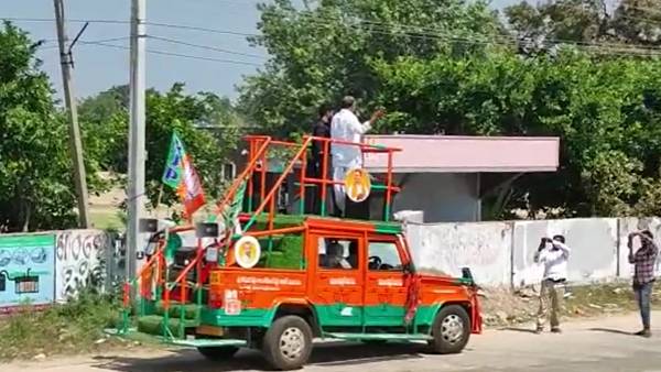 Viral Video: Late CM YSR campaigns for BJP candidate komatireddy Rajagopal in munugodu, check here Viral Video: Late CM YSR campaigns for BJP candidate komatireddy Rajagopal in munugodu, check here