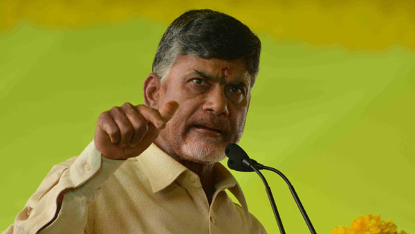 రాజధానుల పోరులో చంద్రబాబు