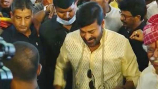 డప్పు వాయిస్తూ మెగా సందడి