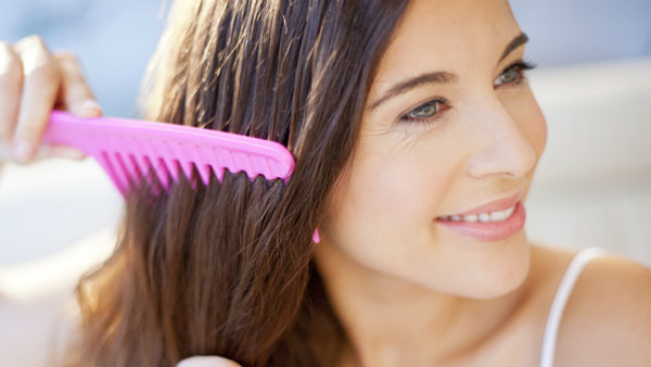 ఉదయం లేచిన వెంటనే అద్దంలో చూసుకుని, జుట్టు దువ్వుతున్నారా? అయితే నెగిటివ్ ఎనర్జీ