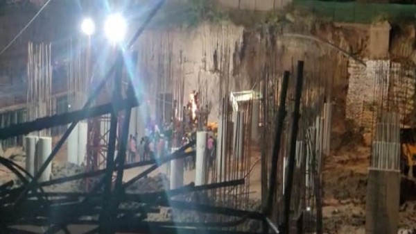 Building collapses in Delhi, 3 killed Building collapses in Delhi, 3 killed