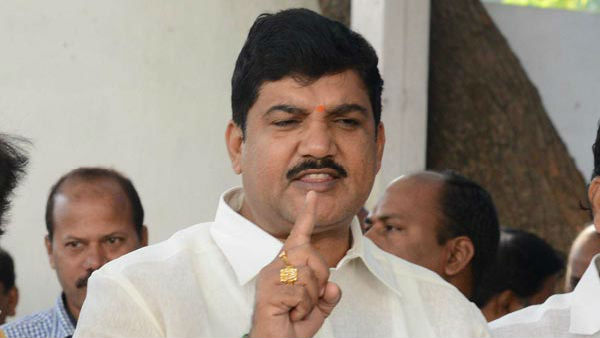 మట్టి తవ్వకాలపై ధూళిపాళ్ల ఆరోపణ