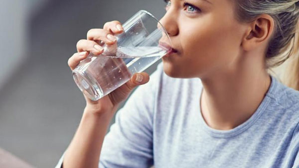  ఉదయాన్నే నీళ్ళు ఎందుకు తాగాలి?