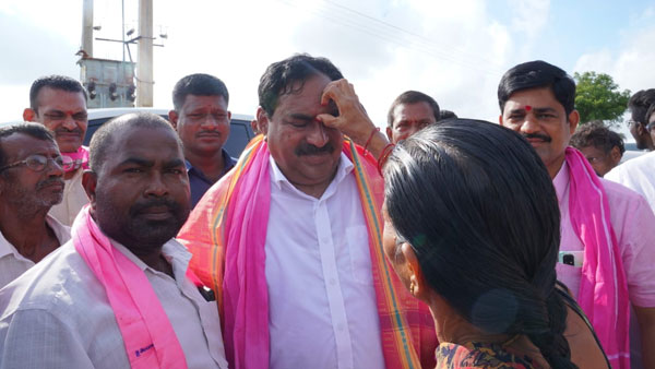  ఎర్రబెల్లి వినూత్న ప్రచారం..