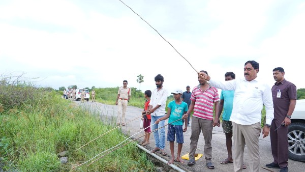 చేపలు పట్టే వాళ్ళతో మాట్లాడి, చేపల ఉత్పత్తి తెలంగాణాలో ఎలా ఉందో చెప్పిన ఎర్రబెల్లి చేపలు పట్టే వాళ్ళతో మాట్లాడి, చేపల ఉత్పత్తి తెలంగాణాలో ఎలా ఉందో చెప్పిన ఎర్రబెల్లి