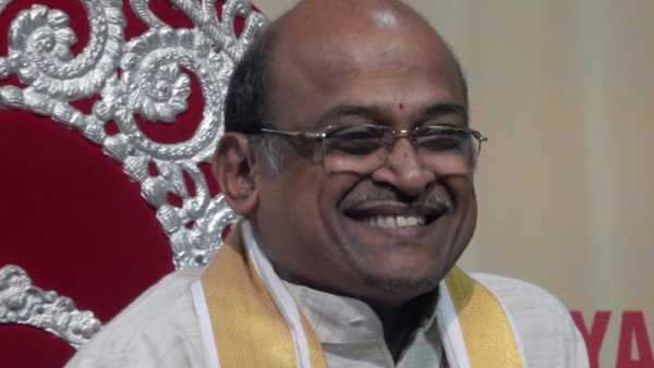 ఫొటోల కోసం ఎగబడ్డారు.. ఫొటోల కోసం ఎగబడ్డారు..
