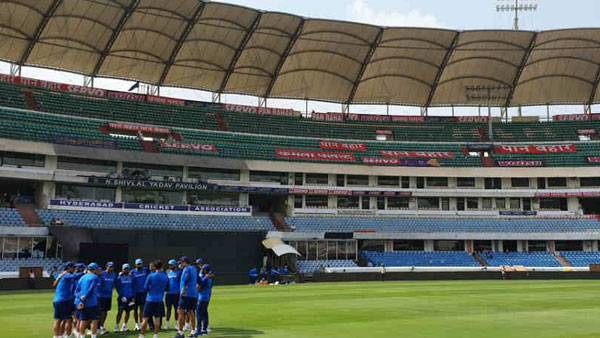 తెల్లవారుజామునుంచే బారులు